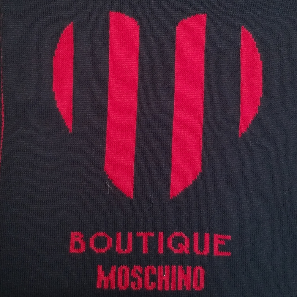 New Women's "MOSCHINO BOUTIQUE" Heart Scarf